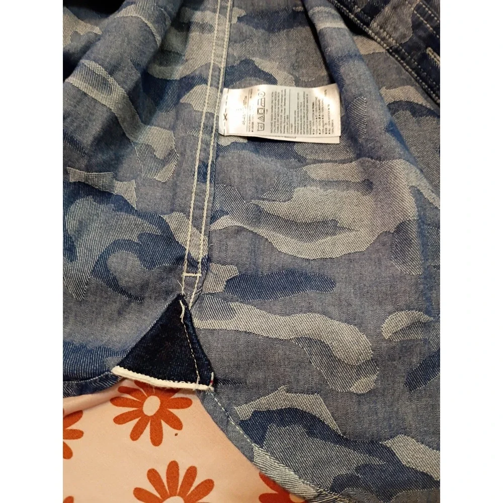 Banana Republic Mens Large Camden Blue Camo Denim Button Up Short Sleeve Safari